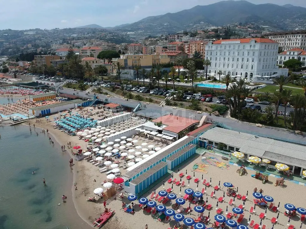 Colours Apartments☆☆☆☆ San Remo Appartement