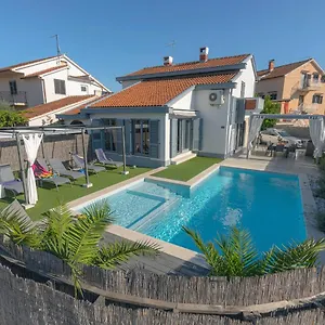 https://holiday-home-heated-kids-pool.in-istria.net