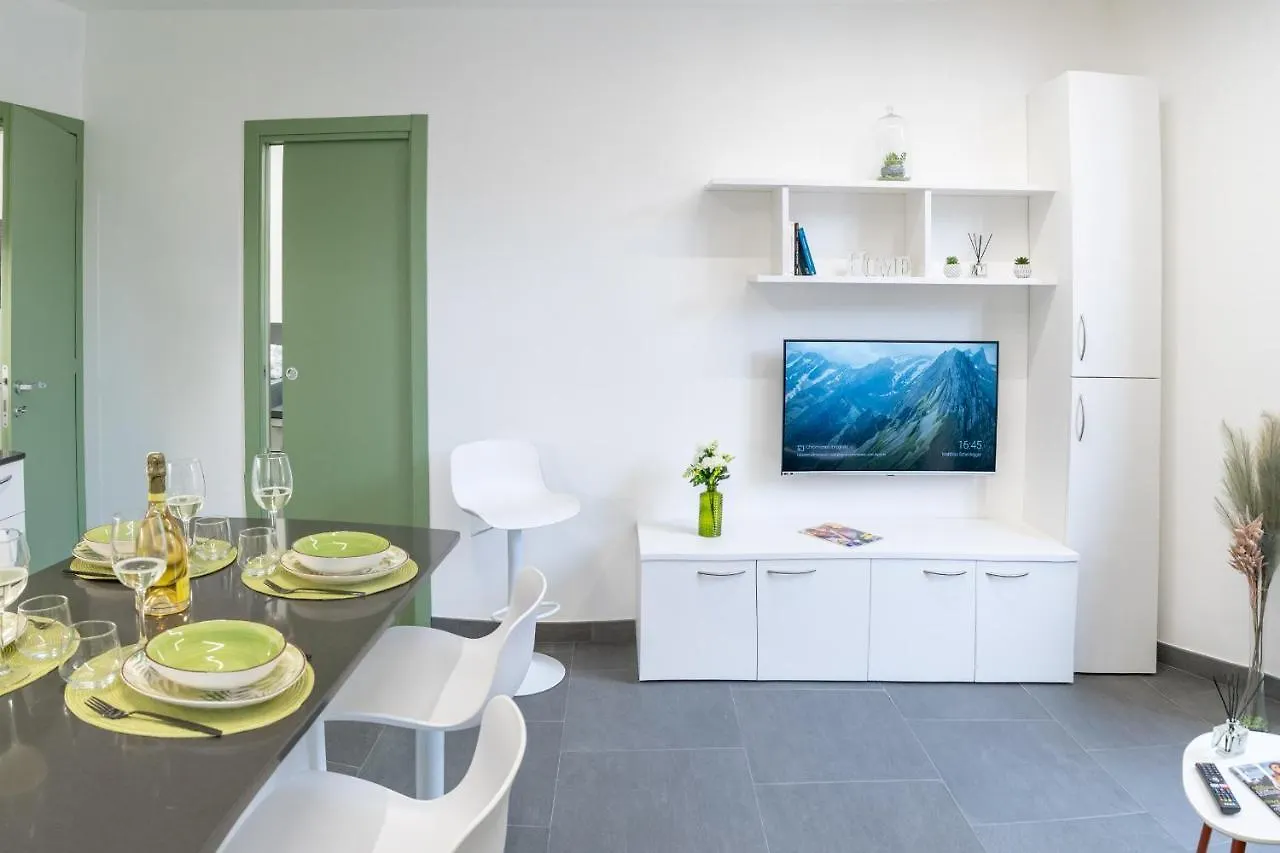 סנרמו Colours Apartments & Rooms 0*,  איטליה